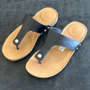 Fitflop Black and Tan Minimalist Sandals Slightly Worn